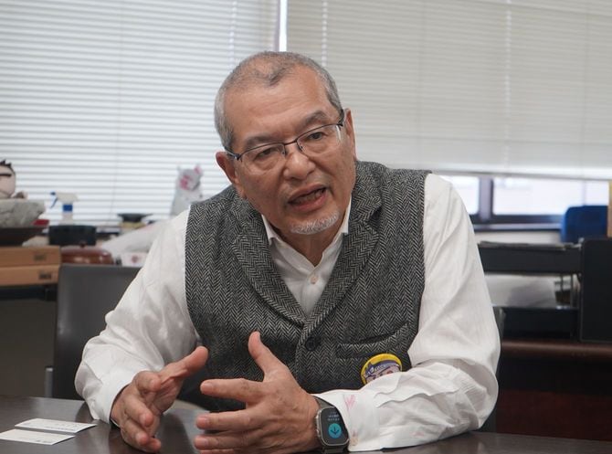 ゆで太郎システムの本社で取材に応じる池田智昭社長