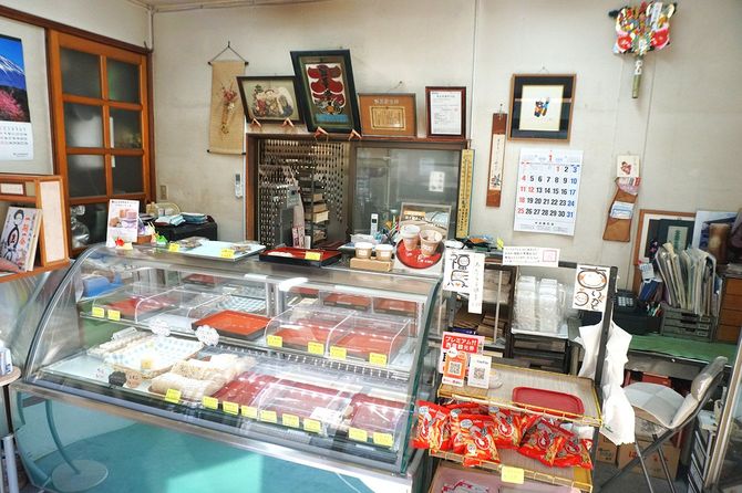 レトロな味わいを感じる店内。この日は、ほとんどの商品が売れてしまっていた