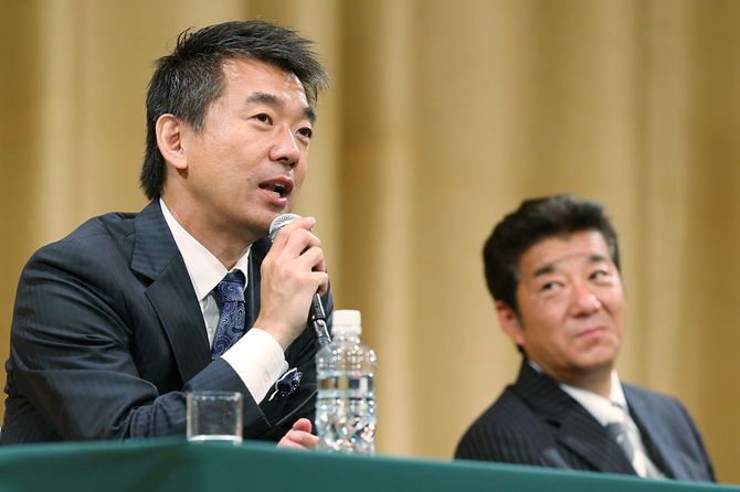 橋下徹大阪市長（当時）と松井一郎大阪府知事（同）