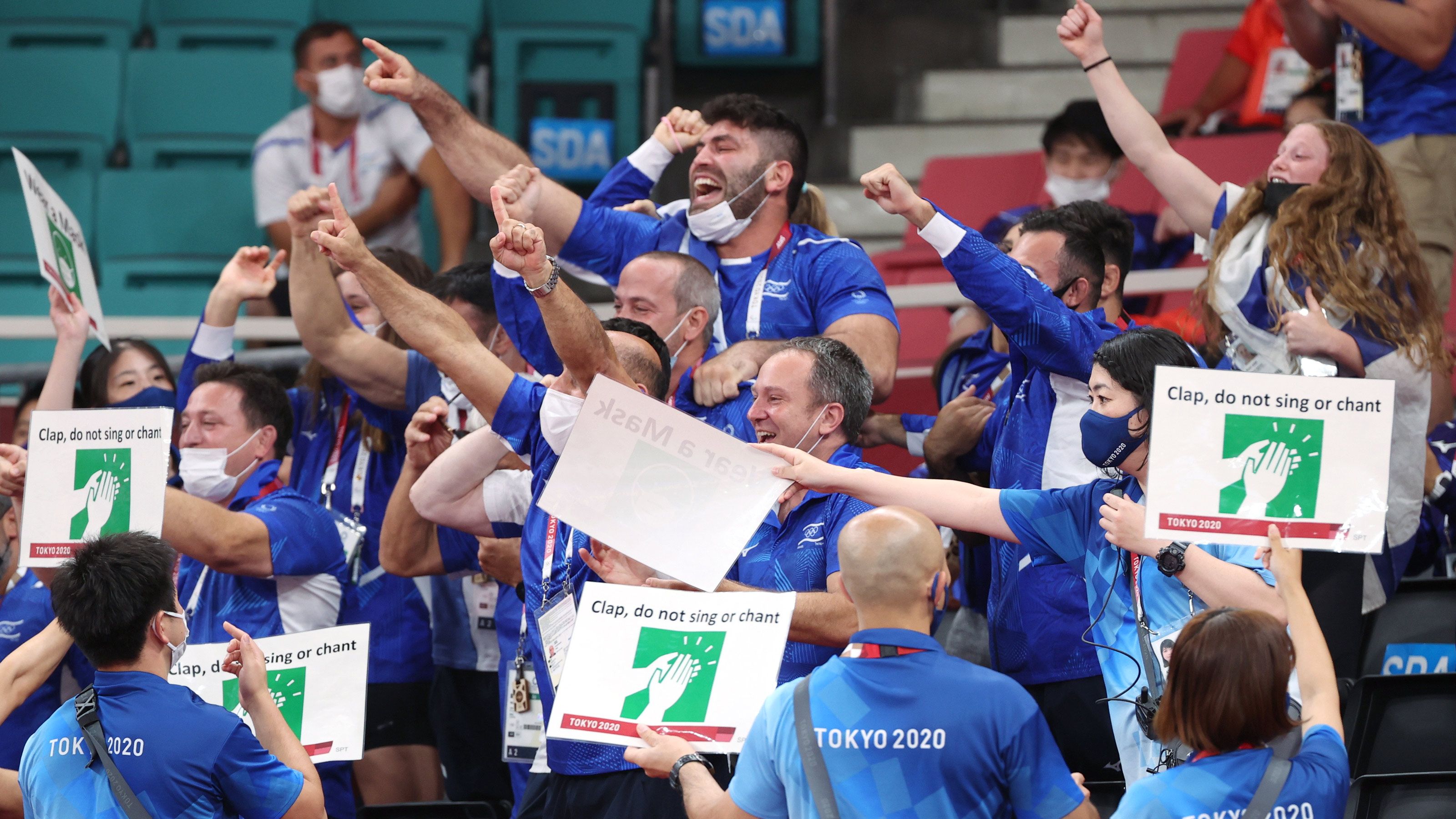 時給相場は2500円 1500円に 辞退者が相次いだ 五輪バイト のつらすぎる現実 これは やりがい搾取 ではないのか President Online プレジデントオンライン