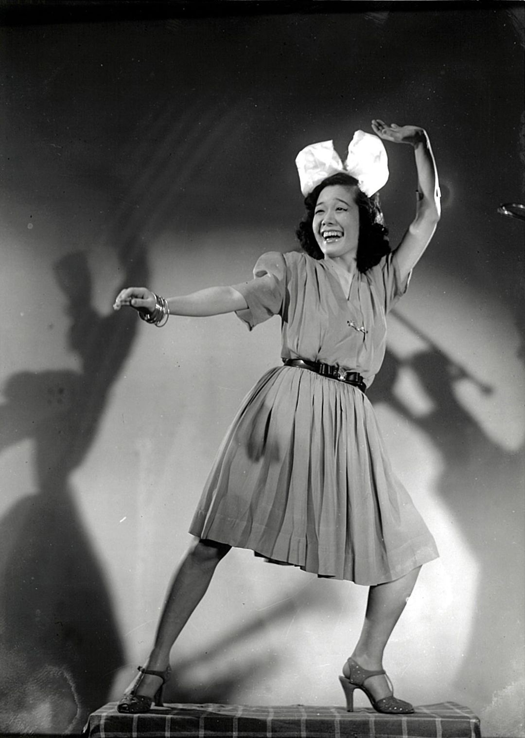 笠置シヅ子が劇中で「ラッパと娘」「ヘイヘイブギー」を歌う映画『舞台は廻る』（1948年大映）。 ホームドラマチャンネルで4月7日放送
