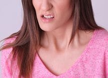 笑わぬ老親の介護　なぜイライラするか？