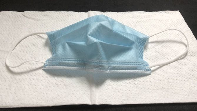 ※青い面を外側にして着用するマスクを使用