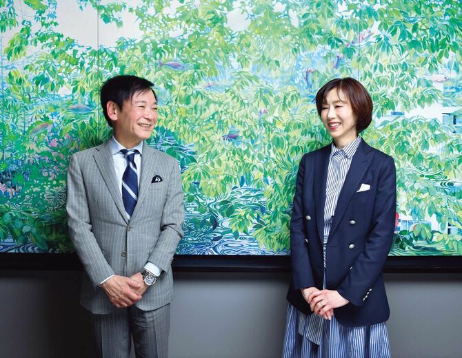 東京都品川区・学研ホールディングス本社に飾られている『響きあう』前にて。