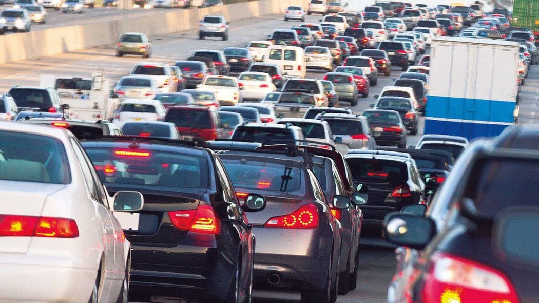 ｢長距離バスの後ろを走れ｣は本当か? 混雑予測のウラを突く! 渋滞をとことん回避する法