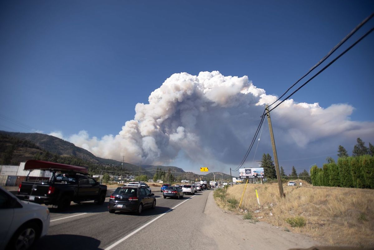 2023年8月17日、カナダ、ブリティッシュコロンビア州で燃え広がる山火事