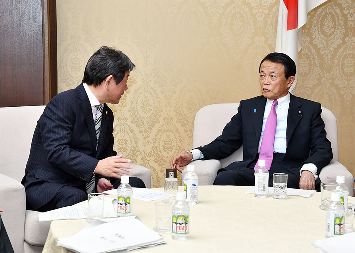 茂木敏充外務大臣は、令和2年度外務省予算に関して、麻生太郎財務大臣と折衝を行った