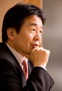 <strong>竹中平蔵</strong>●慶應義塾大学教授、グローバルセキュリティ研究所所長。1951年生まれ。一橋大学経済学部卒。日本開発銀行、慶應義塾大学総合学部教授などを経て、2001年小泉内閣で経済財政政策担当大臣。02年金融担当大臣、04年郵政民営化担当大臣を兼務。05年総務大臣。04年には参議院議員当選。近著に『竹中式マトリクス勉強法』がある。