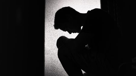 大量の未開封DVDとサーバーに埋もれて40代男性は黒い染みになった 孤独