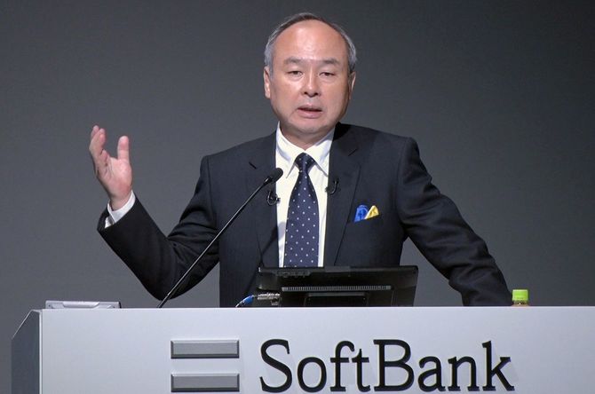 決算/記者会見する孫会長兼社長