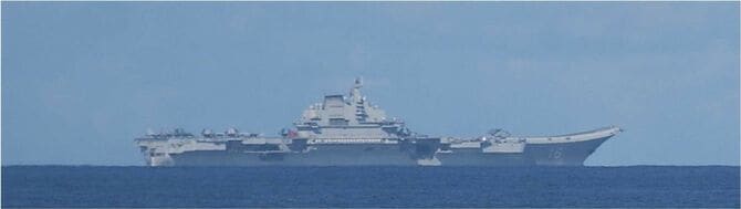 クズネツォフ級空母「遼寧」（艦番号「16」）