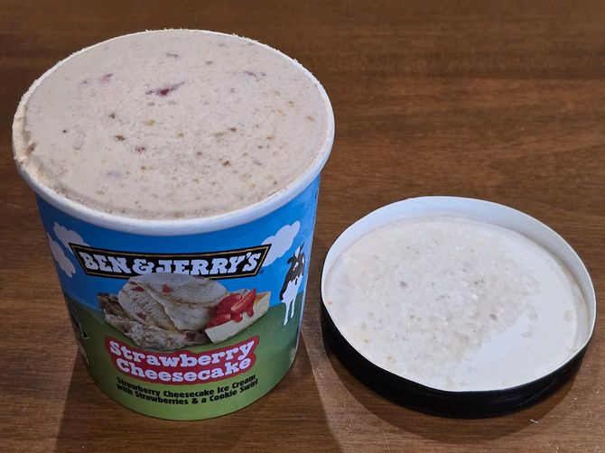 BEN＆JERRY’S（ベン＆ジェリーズ）のストロベリーチーズケーキアイス
