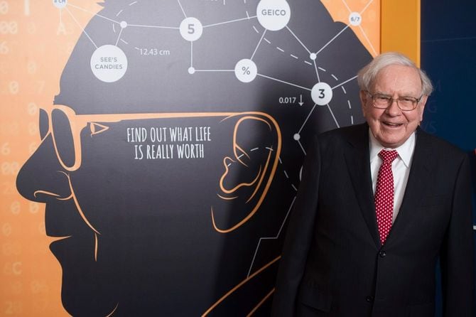 ケーブルテレビ局HBOが制作した、自身のドキュメンタリー映画のプレミア上映会に参加したバフェット(2017年1月19日)