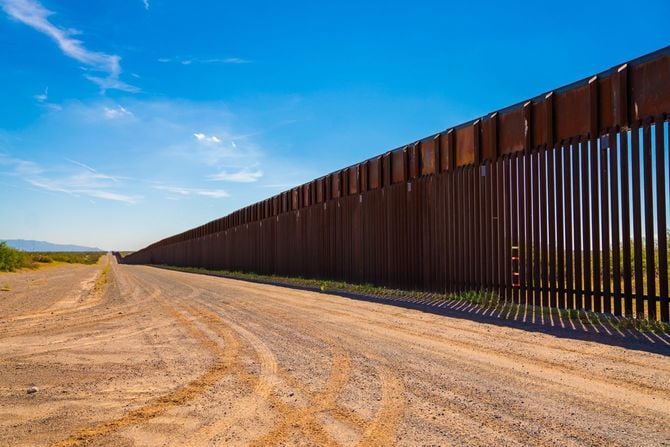 アメリカとメキシコの国境にあるフェンス
