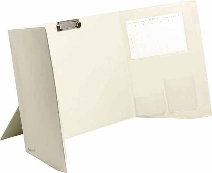 テレビが目に入らないように「集中できる勉強ブース」リビング学習の悩みのポイント「気が散る」を解消するための簡易勉強ブース。手元が暗くならないように、斜めに立てられる設計になっている。（2200円）