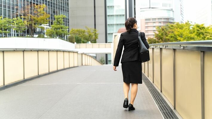 就職活動をしている女性