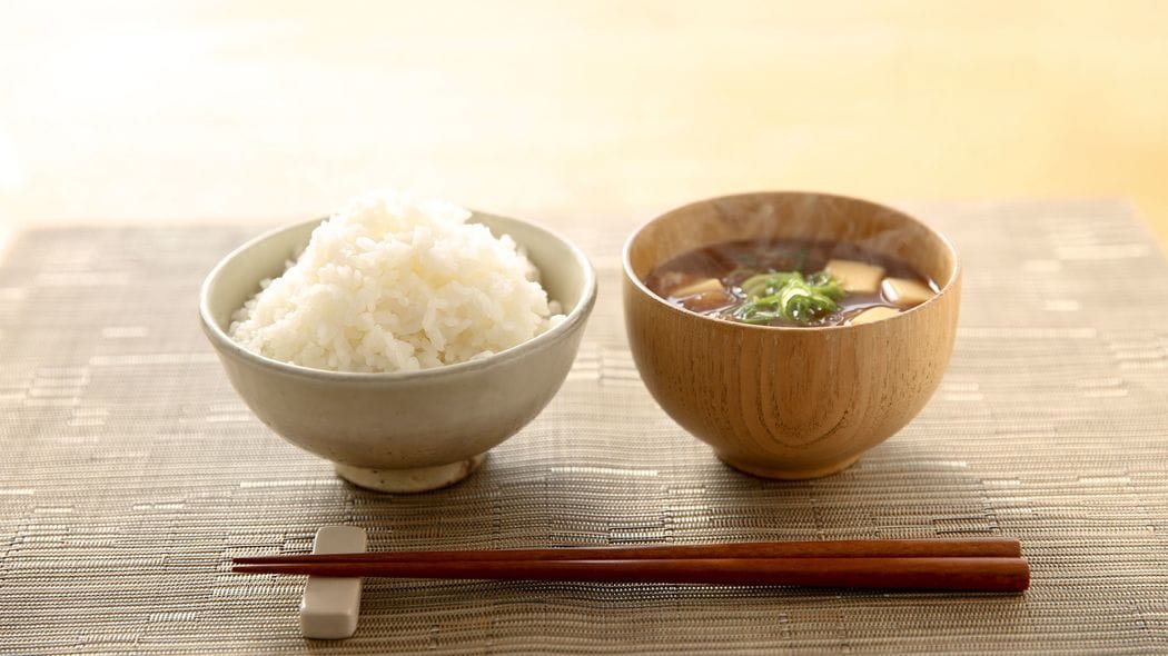 朝はご飯と味噌汁､昼はおにぎり､夜は芋とご飯になる…高市首相の｢食料自給率100%｣が愚策といえるワケ