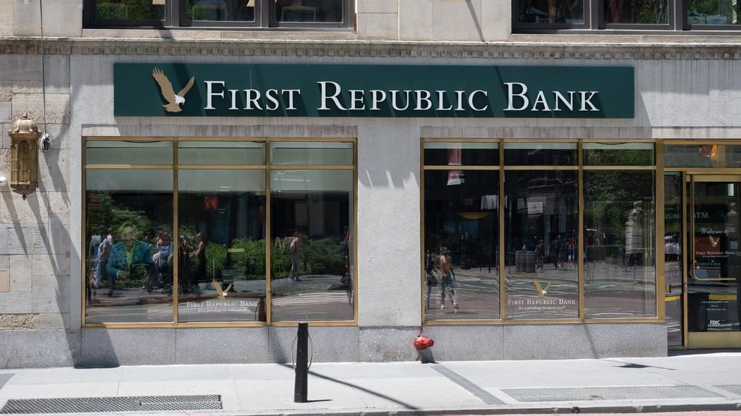 ｢日本の銀行は大丈夫か｣1億円以上持つお金持ちは､すでにメガバンクに預金を移し始めている 米国では2カ月で3つの銀行が破綻