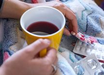 「薬はお茶で飲んではいけない」は本当か