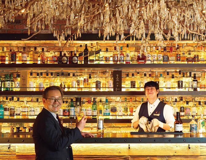 三省堂書店社長 亀井崇雄、Bar96 MOON店長 井上純一