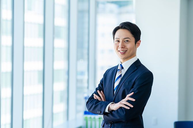 ビジネスオフィスで働く人