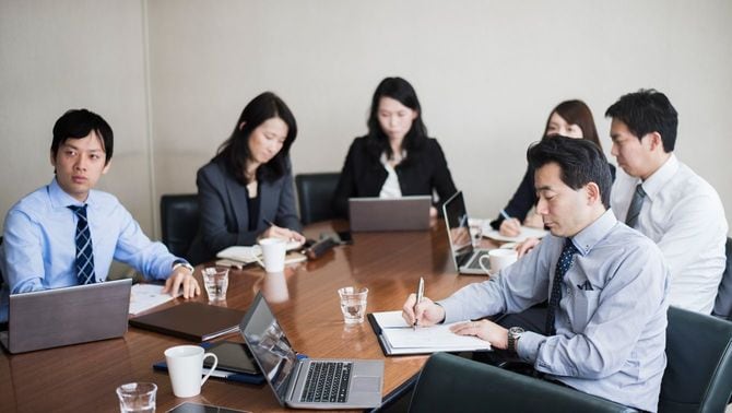 会議中のビジネスチーム