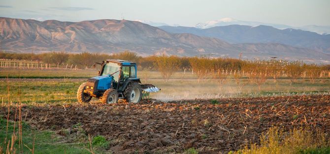 トラクターのある風景