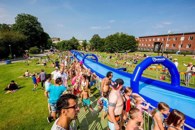 ウォータースライダー