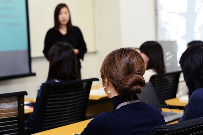 セミナーに参加する女性たち