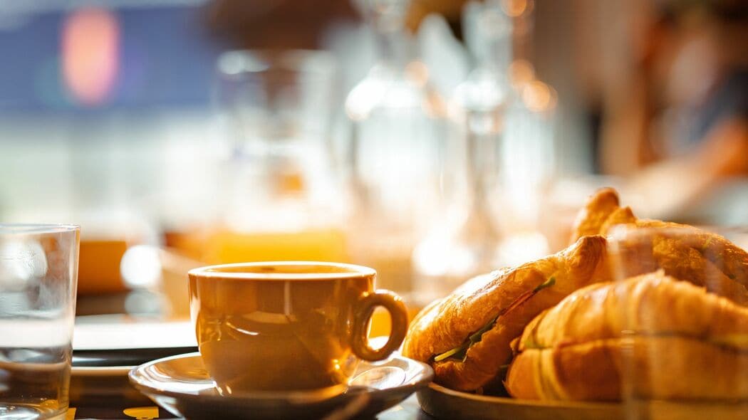 これで早寝早起きが長く続けられるようになる…自分へのご褒美になる｢朝限定のお得なサービスの種類｣ 1日の行動をルーティン化することで早起きはより定着する