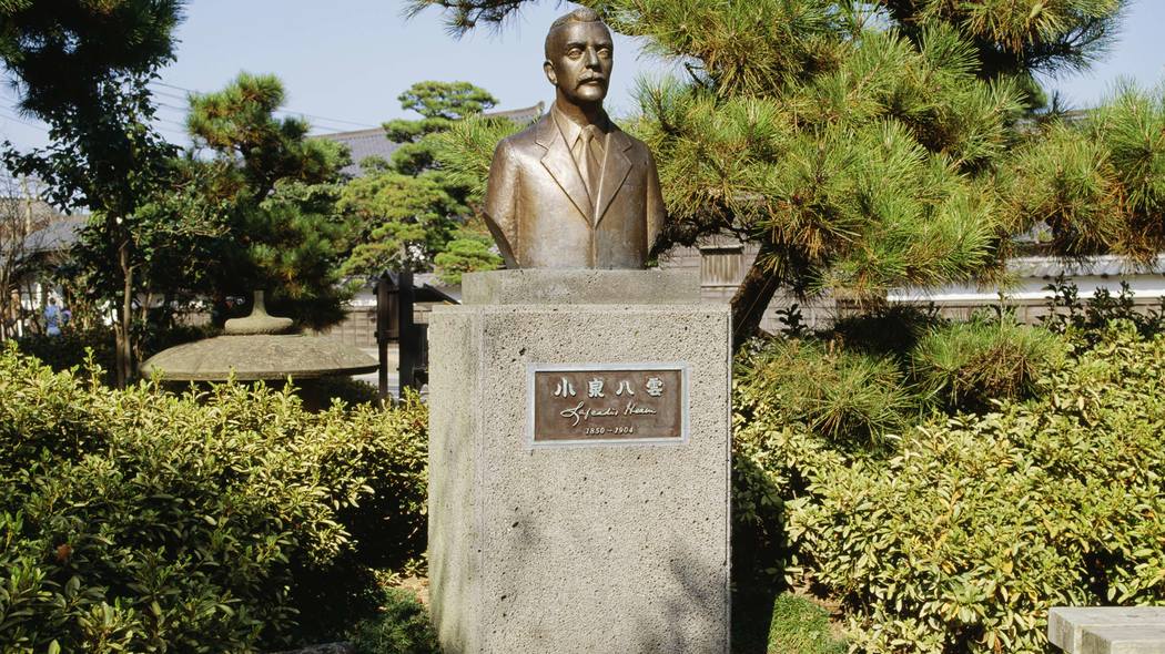 一時期は母が物乞いにまで落ちたが…小泉セツの家族が｢月収1000万円超のハーン｣に"寄生"して復活するまで