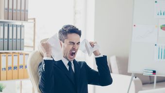 明らかに非があるのに謝らない人の"言い分"