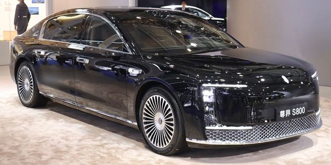 中国広東省深セン市宝安区で撮影された「尊界S800」