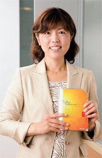 <strong>マイクロソフト 流通サービス統括本部長 業務執行役員 山中雅恵</strong>●愛知県生まれ。87年慶應義塾大学卒業、同年日本IBM入社。2009年2月マイクロソフトに転職。7月より現職。