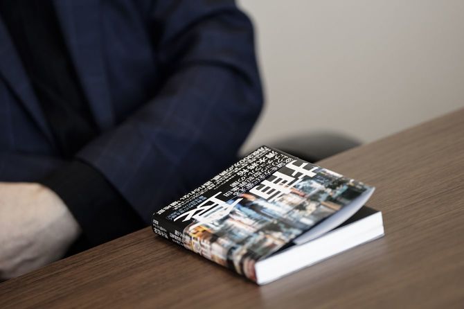 『捕食』では、今回のインタビューでは語られなかったナチュラルの独自の「闇アプリ」について詳細に記されている。