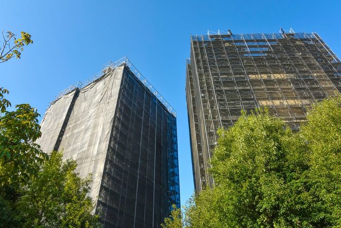 大規模修繕註のマンション2棟