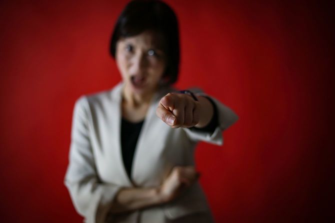 部下を叱る女性上司のイメージ