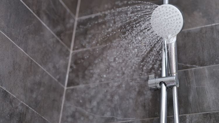 ｢疲れたからシャワーで済ませる｣は一番損…医師が｢寝る前にここだけは温めて｣と断言する体の部位