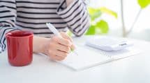 こうすれば節約だけでなく収入増が実現できる…1000万円貯めた女子たちが家計簿に書いている支出以外の項目