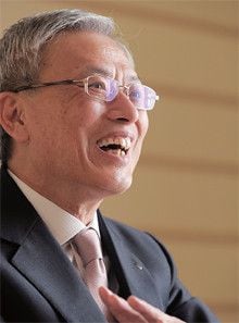 <strong>前田新造</strong>●まえだ・しんぞう<br>1947年、大阪府生まれ。70年慶應義塾大学文学部社会学科卒業後、資生堂に入社。資生堂大阪中央販売に配属され、大阪市で勤務。八九年経営企画部課長、九六年化粧品企画部長、97年アジアパシフィック地域本部長、2003年取締役経営企画室長（現経営企画部長）、05年から現職。