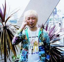 <strong>箭内道彦●やない・みちひこ</strong><br>1964年、福島県生まれ。<br>東京藝術大学美術学部デザイン科卒後、博報堂に入社。<br>主な仕事に、タワーレコード「NO MUSIC, NO LIFE.キャンペーン」、資生堂「uno」、森永製菓「ハイチュウ」など。<br>2003年、「風とロック」を設立して独立。<br>広告キャンペーンから、商品企画、空間演出など幅広いクリエイションを手がける。他著に『クリエイティブ合気道』など。