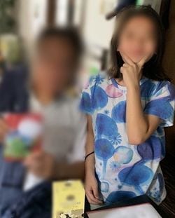 父の達彦さん（仮名）と詩織さん（仮名）。父の日の思い出のスナップ