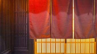 なぜ超富裕層は｢予約半年待ちの寿司屋｣に見向きもしないのか…代わりに｢雨の日の火曜｣にガラガラ店に通う理由