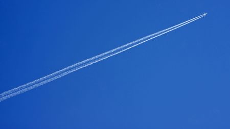 飛行機雲は 飛行機の通った跡 を示していない なぜ人は知ってるつもりで答えるのか 疑問がわかないから探求もしない President Online プレジデントオンライン