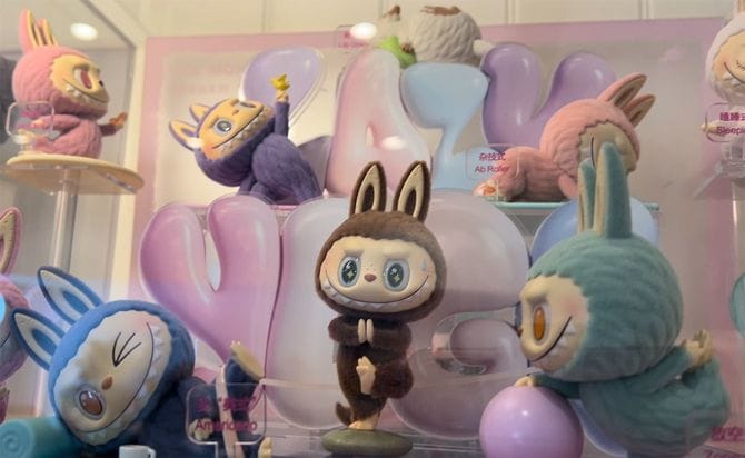 アメリカをはじめ、世界で一大ブームを引き起こしている「Labubu(ラブブ)」シリーズ