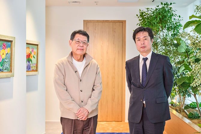 スパークス・グループ社長の阿部修平氏(左)とForbes JAPAN編集長の藤吉雅春氏