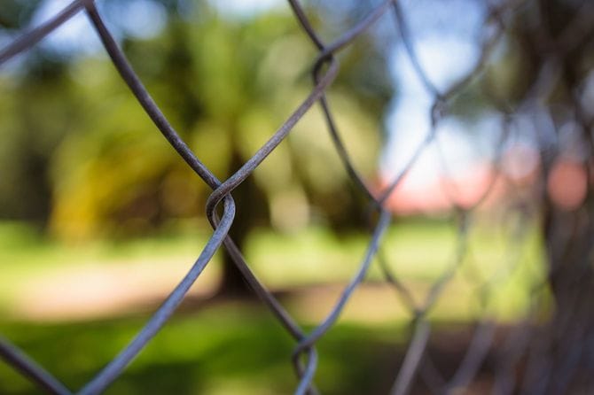 金属製のフェンス