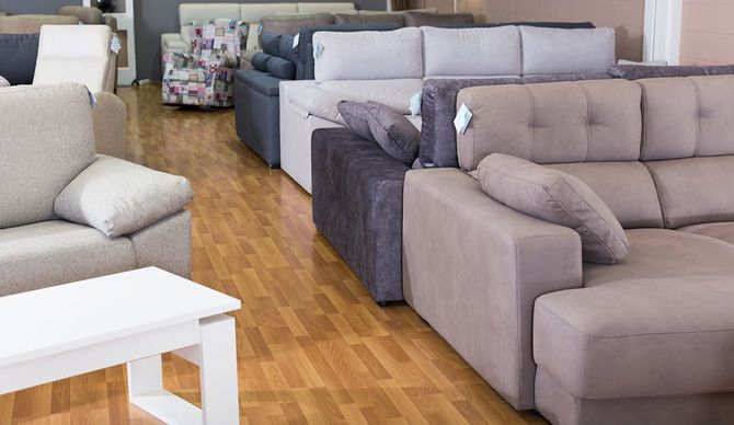 家具店のソファ売り場