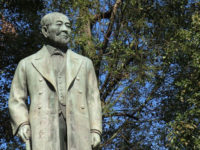 東京・千代田区の常盤橋公園にある渋沢栄一像。