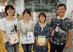 現役の漫画家でもある小川聡講師（右端）とマンガ学部3年生の皆さん。